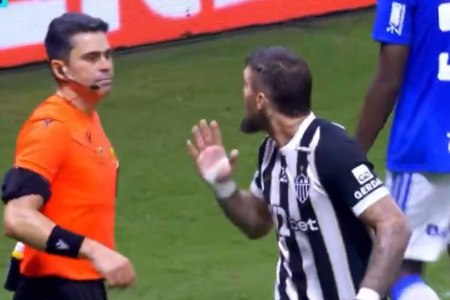 Lyanco foi expulso no clássico entre Cruzeiro e Atlético no Mineirão