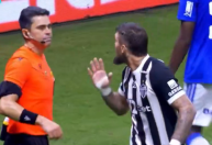 Influenciador da Globo sai em defesa de Lyanco, do Atlético, por expulsão no clássico