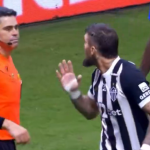 Influenciador da Globo sai em defesa de Lyanco, do Atlético, por expulsão no clássico