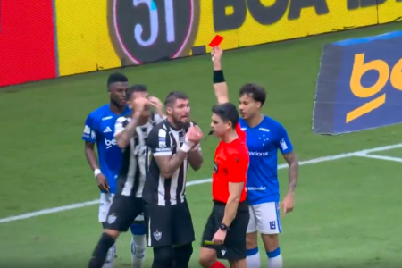 Lyanco foi expulso no clássico entre Cruzeiro e Atlético no Mineirão