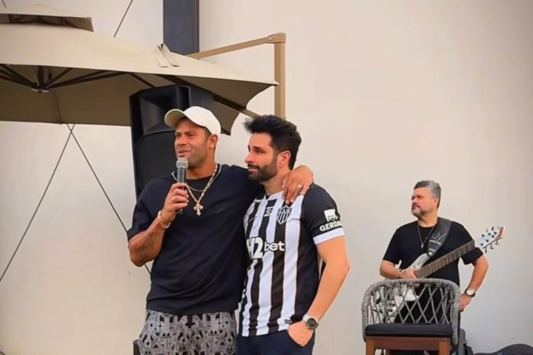 Novo vídeo mostra discurso de Hulk em festa de despedida do Atlético: 'Chorei tanto'