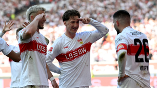 Stuttgart vence Bayer Leverkusen de virada e 'rouba' posição no G4 da Bundesliga