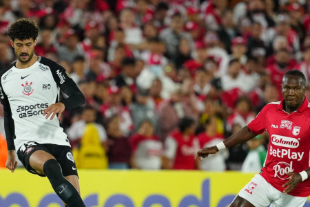 Gustavo Henrique em ação pelo Corinthians contra o Santa Fé pela Libertadores