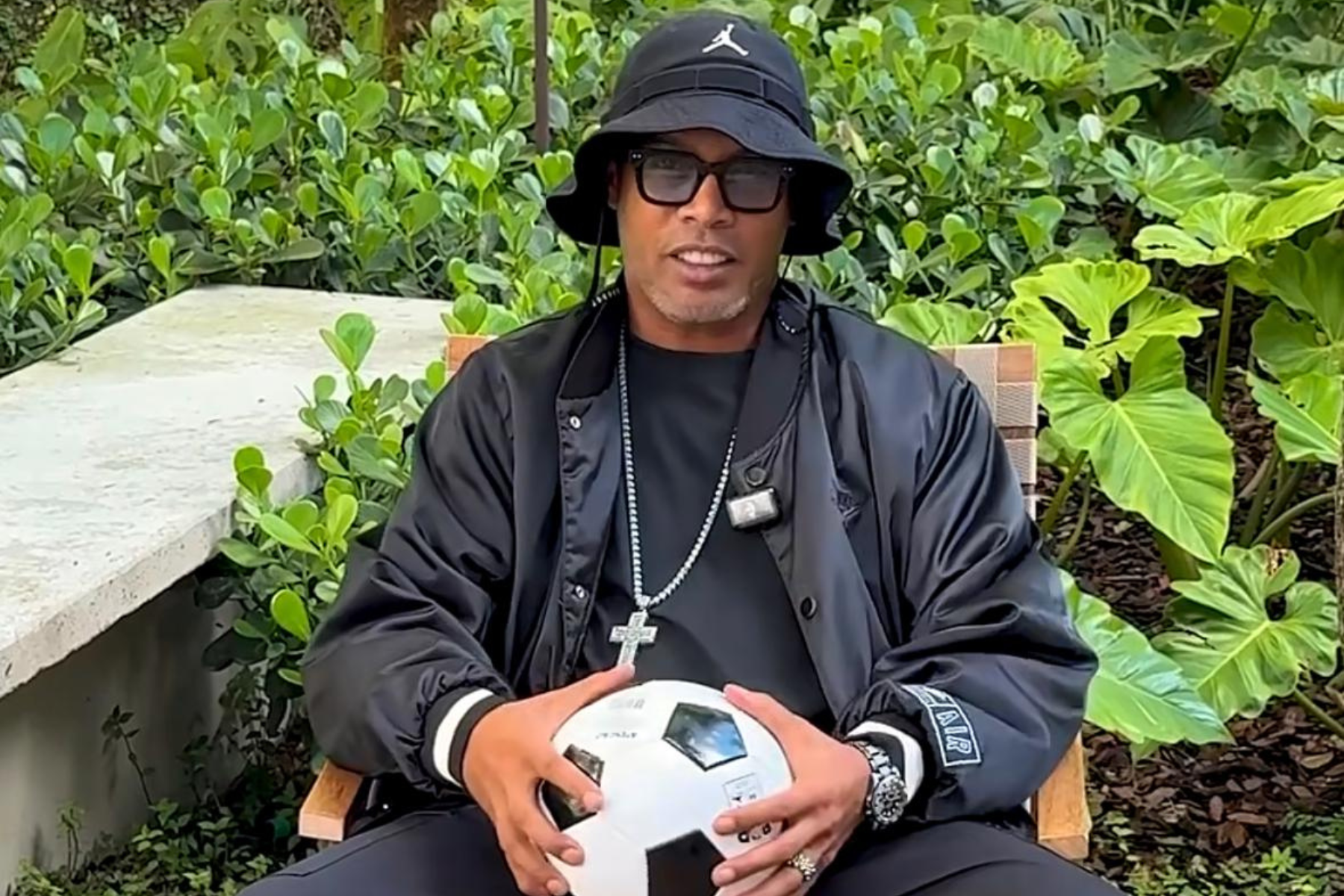 'Rolê Aleatório': com Ronaldinho Gaúcho, Banco Inter lança campanha publicitária