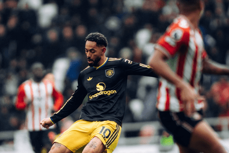 Matheus Cunha em ação pelo Manchester United na Premier League