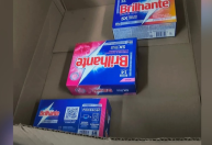Mulher compra notebook em loja online e recebe caixas de sabão em pó em SP