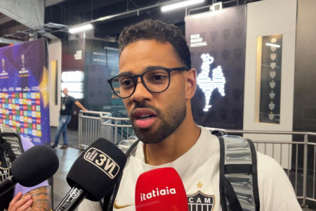 Renan Lodi, lateral-esquerdo do Atlético, em zona mista na Arena MRV