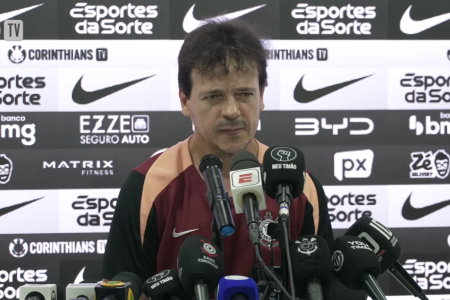Fernando Diniz, técnico do Corinthians, em entrevista coletiva