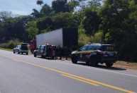 Detento e policiais penais ficam feridos em acidente na BR-116 na Zona da Mata