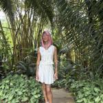Efe Godoy transforma fotografias antigas em jardim de aquarelas na Casa Fiat de Cultura
