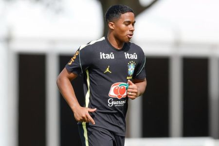 Endrick durante sessão de treinamento pela Seleção Brasileira em 2026