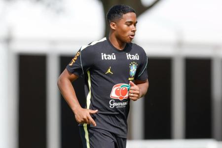 Endrick durante sessão de treinamento pela Seleção Brasileira em 2026