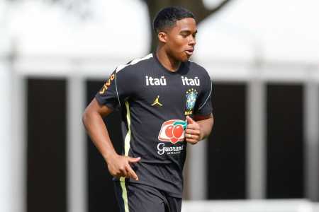 Endrick em treino com a Seleção Brasileira