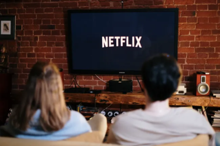 Streaming pode cobrar taxa para 'assinantes extras' • Pexels