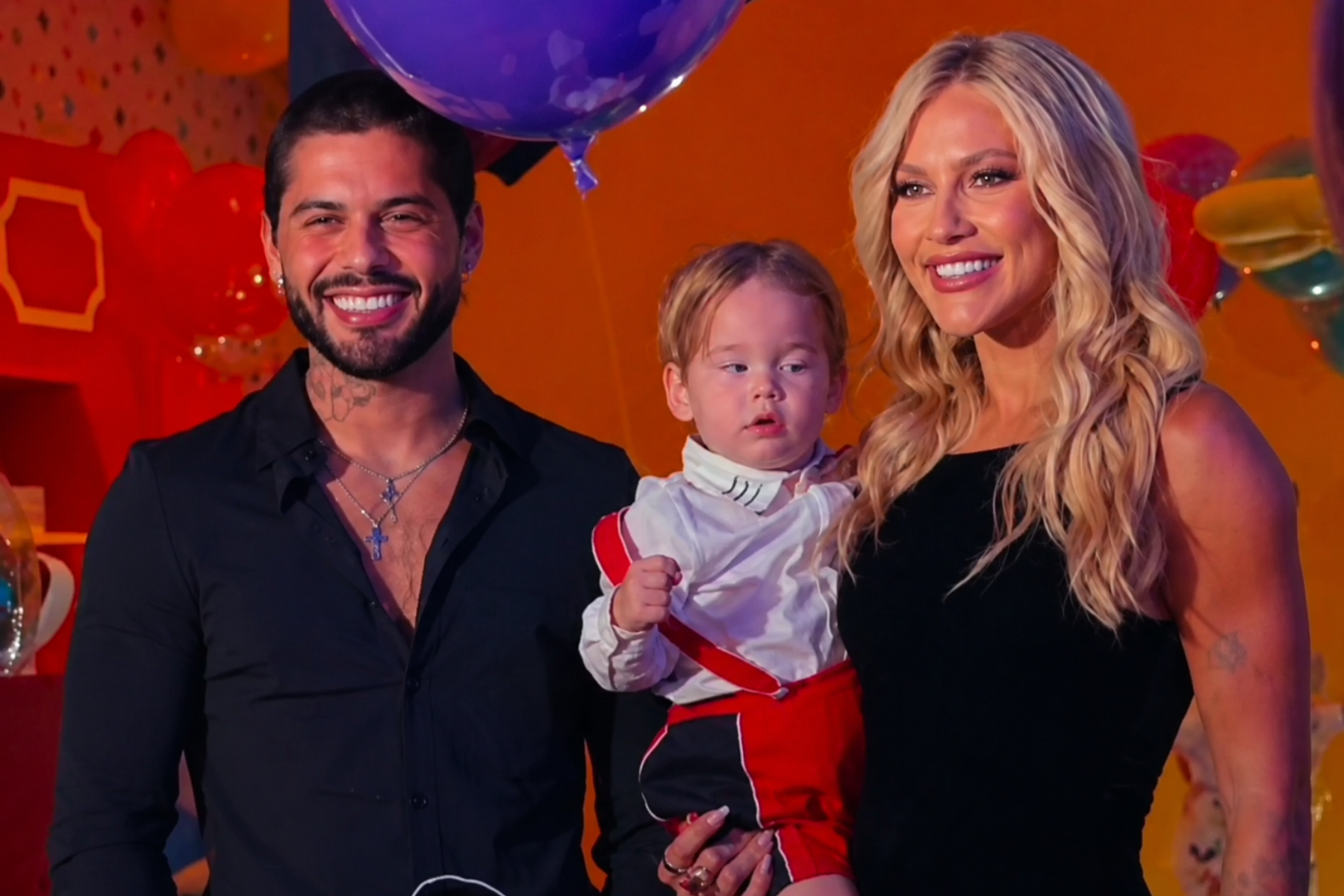 Virginia e Zé Felipe chegam juntos à festa da filha e chamam atenção