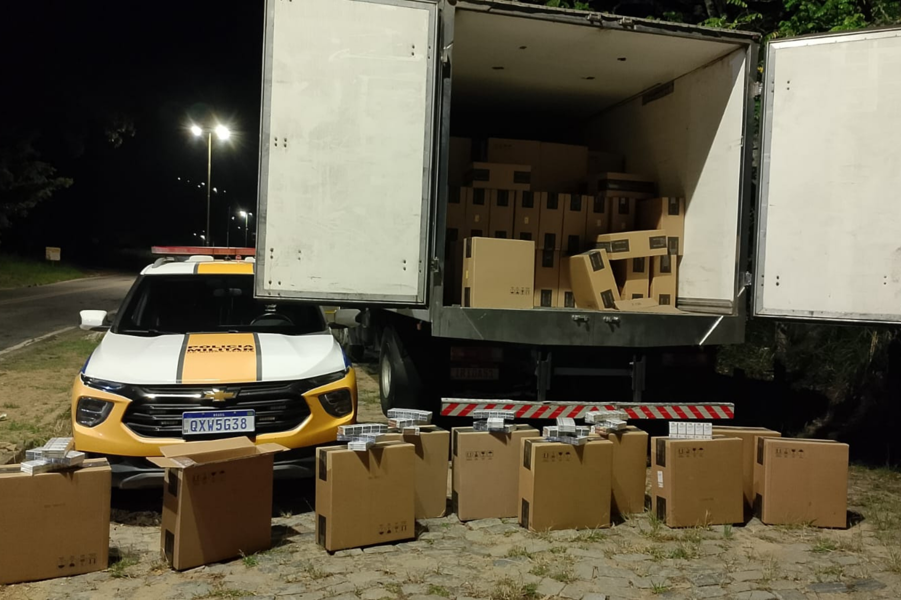 Caminhão com 175 mil maços de cigarro é apreendido na MGC-393 em Além Paraíba