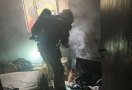 Bombeiros combatem incêndio em residência no bairro Sagrado Coração de Jesus