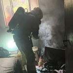 Bombeiros combatem incêndio em residência no bairro Sagrado Coração de Jesus