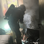 Bombeiros combatem incêndio em residência no bairro Sagrado Coração de Jesus