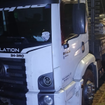 Caminhoneiro é preso após retirar placa de caminhão na MGC-393