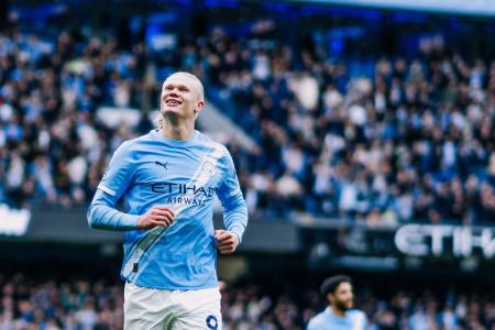 Erling Haaland comemora gol pelo Manchester City