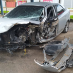 Duas colisões envolvendo três carros deixa feridos na Zona da Mata