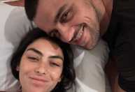 Esposa de Felipe Simas passa por cirurgia de emergência após passar mal