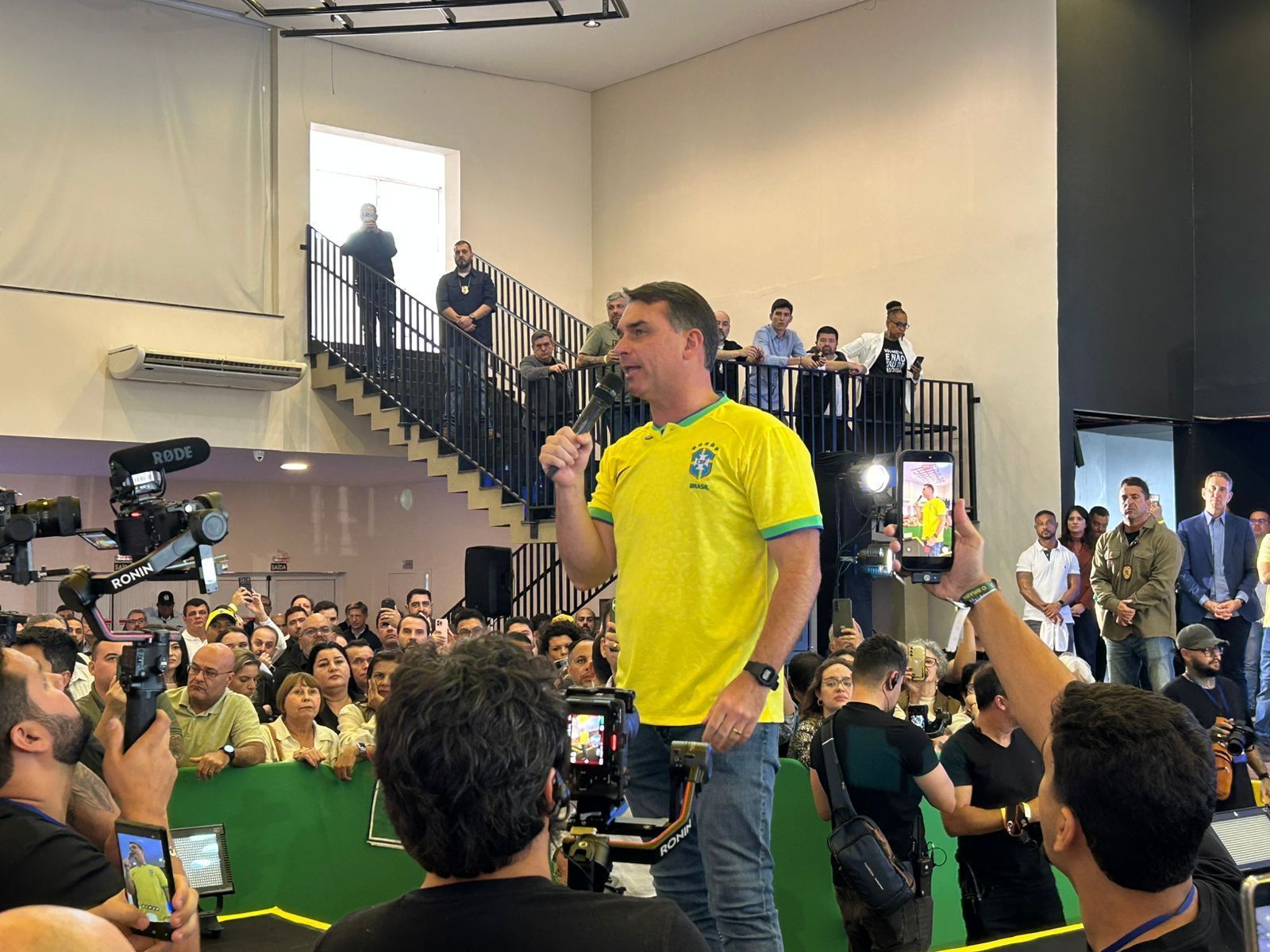 Em meio à polêmica com Vorcaro, Flávio acusa governo Lula de 'aparelhar até a PF'