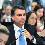 Flávio propõe flexibilização da escala 6x1 e fala em modernização do SUS