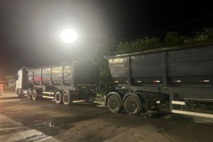 Com suspeita de adulteração com areia, carga de 48 toneladas de açúcar é apreendida no Paraná