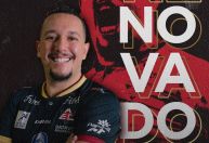 Mackenzie anuncia renovação de contrato com técnico Gabriel Leite
