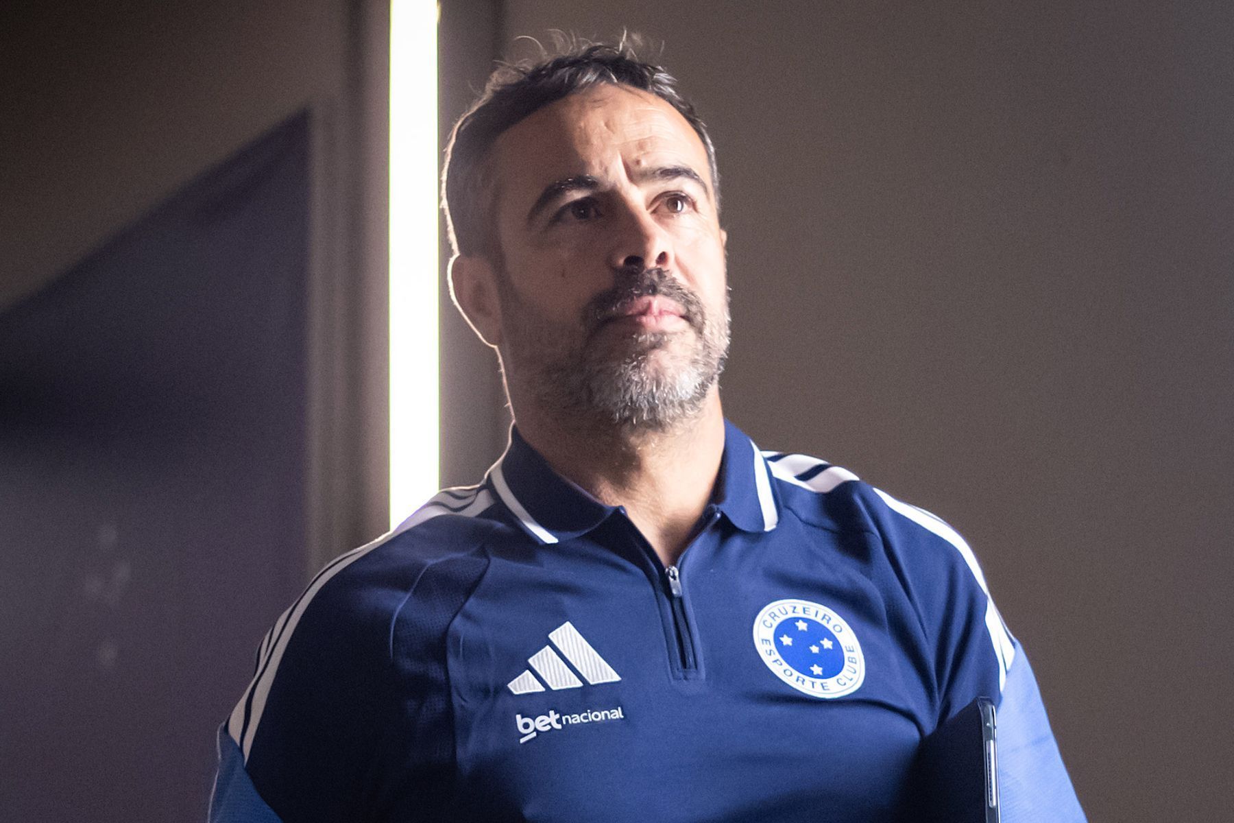 Escalação do Cruzeiro: Artur Jorge faz mudança para clássico contra Atlético
