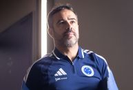 Escalação do Cruzeiro: Artur Jorge faz mudança para clássico contra Atlético