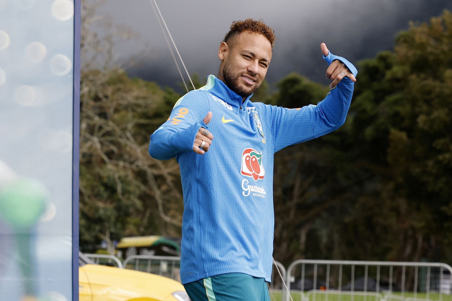 Neymar aparece no gramado em treino da Seleção na Granja Comary; saiba