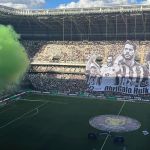 Torcida do Atlético exibe mosaico 3D em homenagem a Hulk na Arena MRV