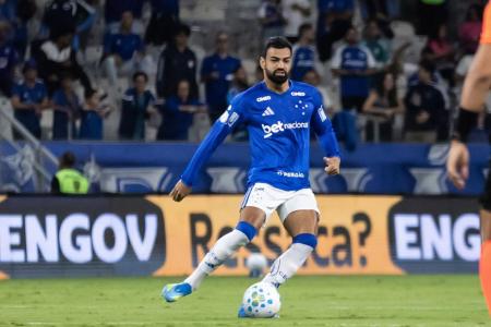 Fabricio Bruno durante jogo de classificação do Cruzeiro para a Copa do Brasil