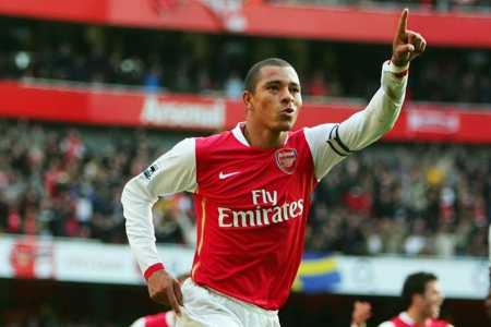 Gilberto Silva em jogo pelo Arsenal