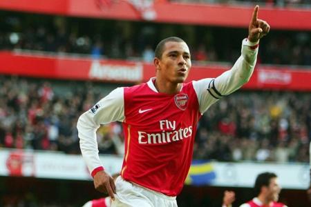 Gilberto Silva em jogo pelo Arsenal