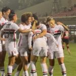 São Paulo bate Flamengo e encosta na liderança do Brasileiro Feminino