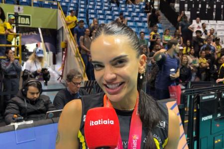 Natinha, líbero do Praia Clube, após título da Superliga