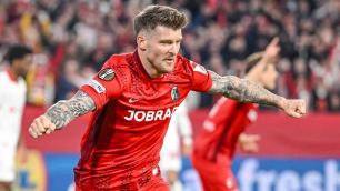 Com um jogador a mais, Freiburg vence Braga e avança para a final da Europa League