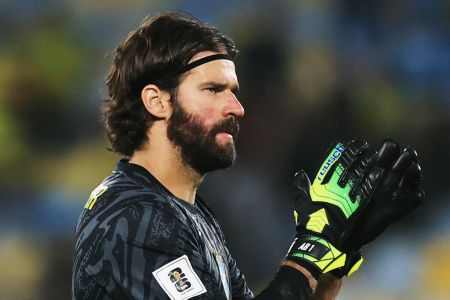 Alisson Becker em vitória pelo Brasil contra Chile em partida pela Eliminatórias Sul-Americanas para a Copa do Mundo de 2026.
