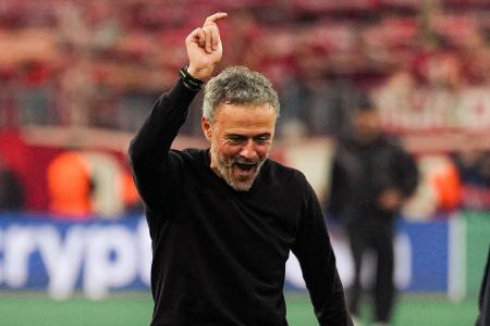 Luis Enrique comemora classificação do PSG na Champions League