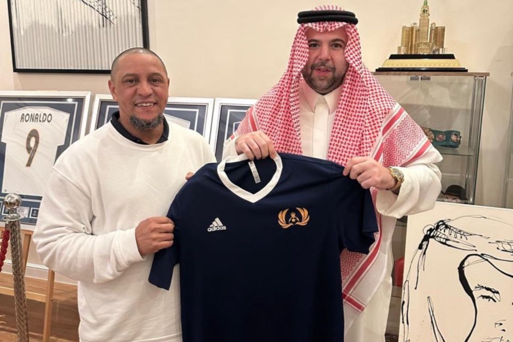 Príncipe saudita anuncia compra de clube brasileiro junto a Ronaldo e Roberto Carlos