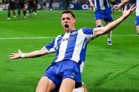 Bednarek celebra gol pelo Porto