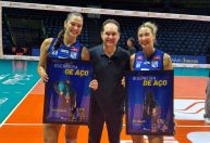 Pri Daroit e Julia Kudiess, do Minas, recebem homenagem da Gerdau antes da final da Superliga