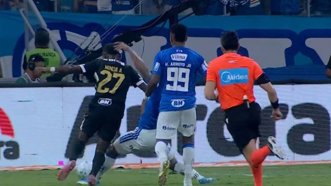 Pênalti polêmico garante vitória do Atlético sobre o Cruzeiro