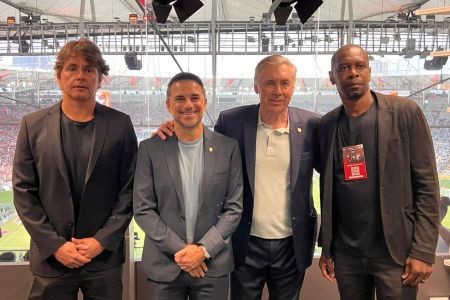 Da esquerda para a direira: Cristiano Nunes, Rodrigo Caetano, Carlo Ancelotti e Juan