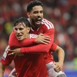 Inter vence em casa, atrapalha Fluminense e sobe na tabela do Brasileirão