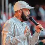 Daniel Alves é destaque para 35 mil pessoas em evento religioso na Espanha